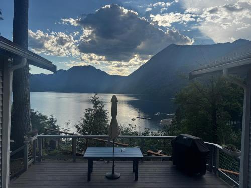 Woodpecker house in Hoodsport (WA)