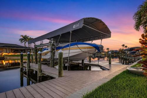 THE Luxury Villa Gulf Access Pool Spa Tiki Hut - image 3