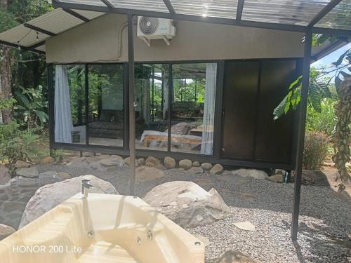 Piedra Viva Retreat Cabin in San Gerardo
