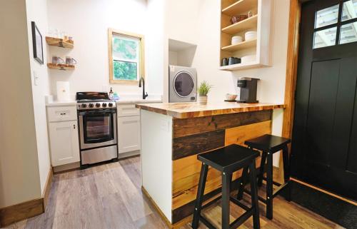 Tiny Tarheel Cozy Retreat Near Unc-tiny House - Chapel Hill, NC