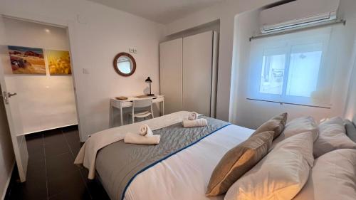 Cool, Modern and Snug 3BR Apartment Peachy Stays 5
