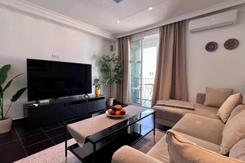 Cool, Modern and Snug 3BR Apartment Peachy Stays 2
