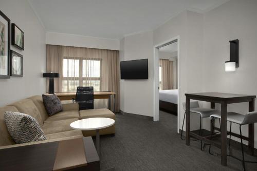 1 king bed, 1 sofa bed