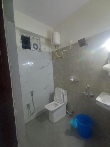 Modern Cozy 2BHK and 2ACs - image 5