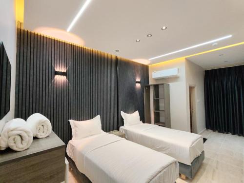 2 twin beds
