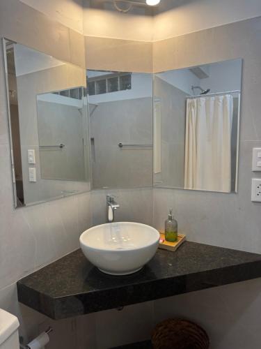 Brand-New Beachfront Luxury at Malecon Seoane Pimentel in 皮門特爾