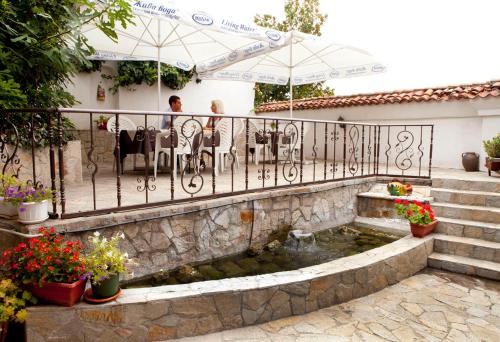 Belle Ville Hotel - image 7
