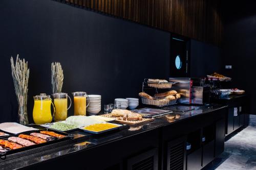 Hotel Malcom and Barret - image 10