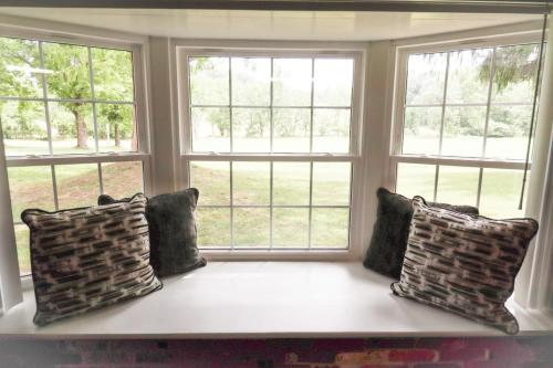 30-acre Family Farmhouse-Creek Fire Pit & Theater Near Codorus in هانوفر