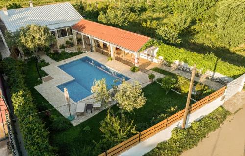 Viesnīcas āriene, Nice Home In Brnjica With Private Swimming Pool, Can Be Inside Or Outside in Pokrovnik