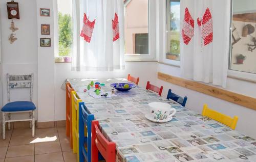 virtuve, Nice Home In Brnjica With Private Swimming Pool, Can Be Inside Or Outside in Pokrovnik
