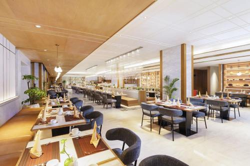 Restaurant, Swiss-Belhotel Solo near Bu Nurjanah pembuat tenongan