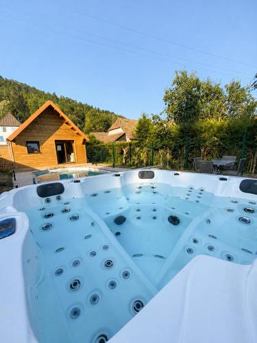 Le Chalet Spa Piscine in Wegscheid