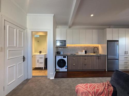 Kitchen, SAREH ACCOMMODATION - Balmain near Ecco Restaurant