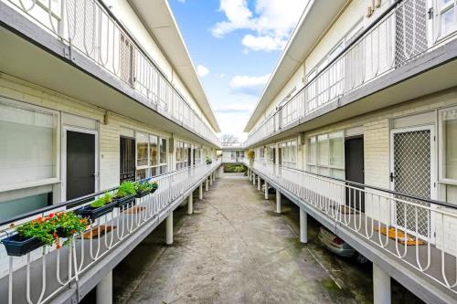 Charming St Kilda East Retreat with Parking in Prahran