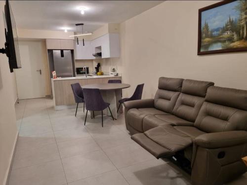Luxury Condo Near Everything a 15 minutos de todo Pool Cinema Gym in Uruca