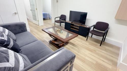 Entire 2 Bedroom condo in White Rock, Canada in White Rock (BC)