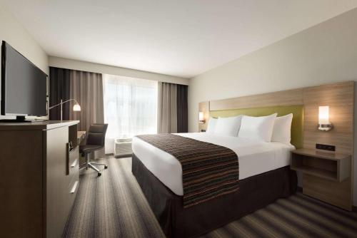 . Country Inn & Suites by Radisson, Indianola, IA
