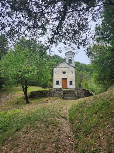 Tuvākā izklaides vieta, Cottage in the woods, charm and relax in Carrosio