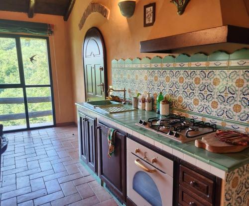 virtuve, Cottage in the woods, charm and relax in Carrosio