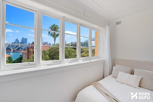 KozyGuru | Kirribilli | Opera House View 2 Bed Apt, Сидней