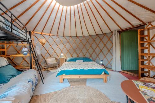 La Yourte Des Abeilles in Plaisians