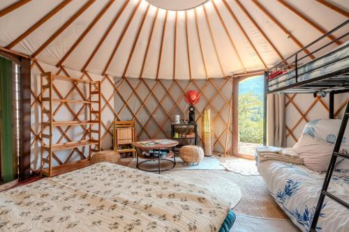 Viesnīcas āriene, La Yourte Des Abeilles in Plaisians