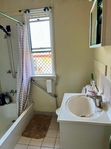 Conveniently located near Westfield Carindale in Alrededores Este de Brisbane