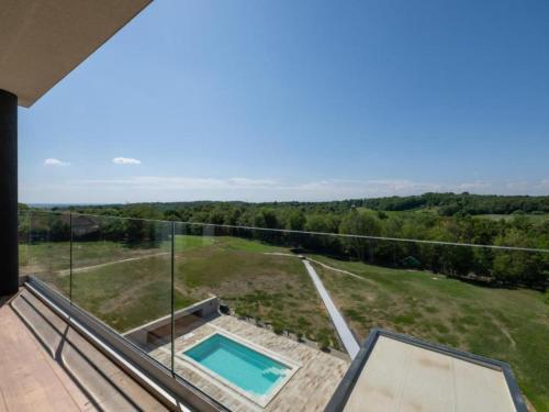 泳池, Apartments Villa Wood - Two Bedroom Apartment with terrace and pool view W3 in 薩格勒布