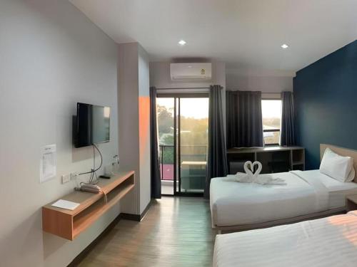 Tripper Hotel, Warin Chamrap