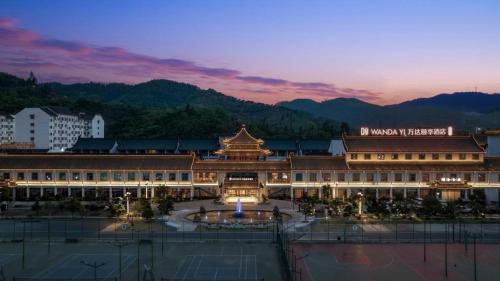 . Wudangshan Jianguo Hotel