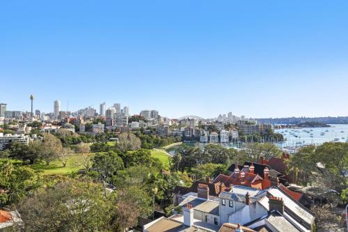 Stylish Studio with Rooftop Harbour Views in Darling Point