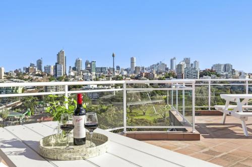 Stylish Studio with Rooftop Harbour Views in Darling Point