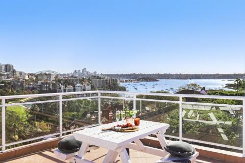 Stylish Studio with Rooftop Harbour Views in Darling Point