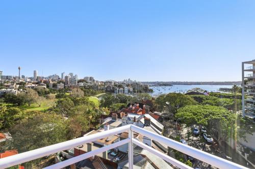 Stylish Studio with Rooftop Harbour Views in Darling Point