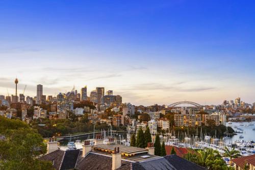 Stylish Studio with Rooftop Harbour Views in Darling Point