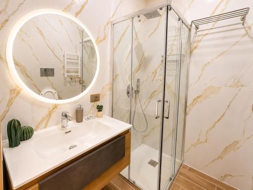 Shower, Fly Home 424 in Centro Direzionale