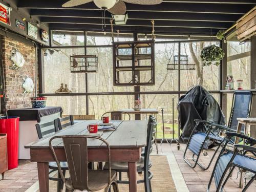 A Charming Nature Retreat in Sedalia (NC)