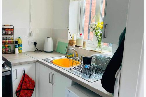 House Sleeps 4 with Parking and Garden in Sutton On Trent