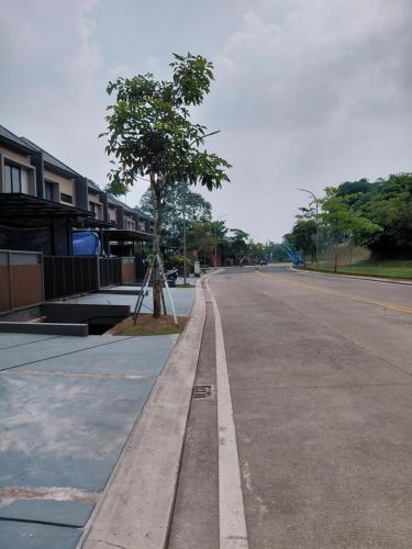 Surrounding environment, GDC House 3 bedroom 2 bathroom Free WIFI in Kemang