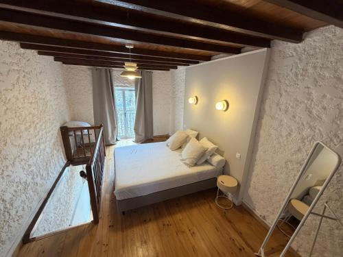 Viesnīcas āriene, Amagat maison de village avec cour in Preixan