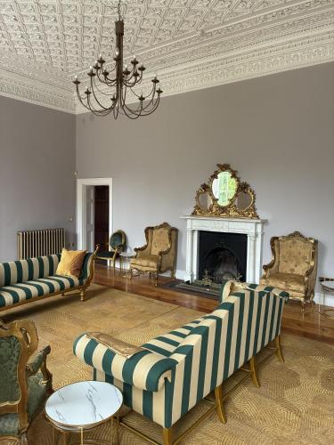 Viesnīcas āriene, Uppercourt Manor in Dunmore