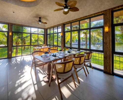 Restaurant, Hoàng Long Tropical - Farmstay in Ham Thuan Nam