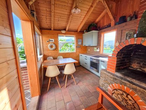 köök, Apartma AURA in Slovenske Konjice