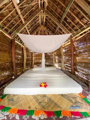 เฟาเฟา บีช เฟล รีสอร์ท (Faofao Beach Fales Resort) in ลาโลมานู