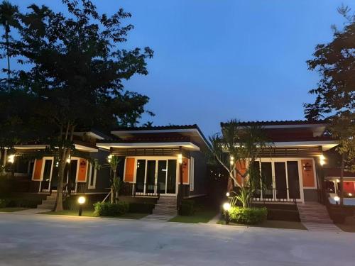 Chang Puak Resort Ronphiboon Nakornsrithamarat in Ron Phibun