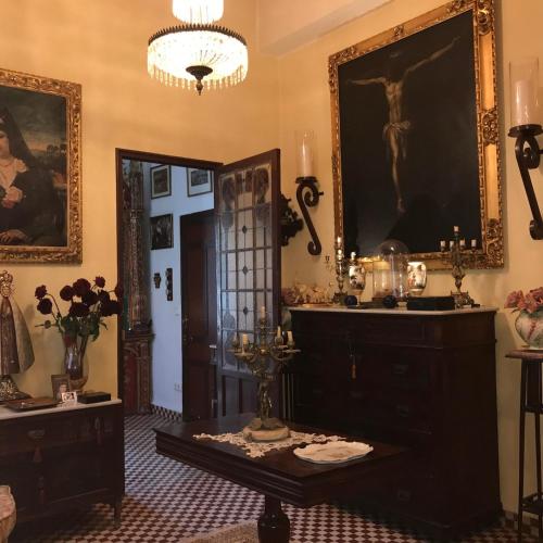 Suite in an impressive and luxurious 1929 Villa