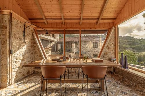 Skats, La Villa de Madeleine - Stone Villa with outdoor hot tub in Arcadia, Peloponnese in Ag. Ioannis (Voria Kinouria)