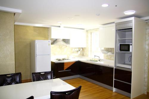 Kitchen, Geoje Ocean Hotel in Geoje-si