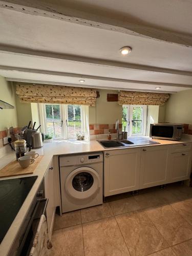 Cosy One Bedroom Cottage, full kitchen and living in Papworth